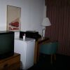 Отель Seasons Inn and Suites, фото 12