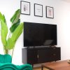 Отель EXOTICSTAY Apartments - NEW BUILD - Luxe 2 Bedroom Apt - FREE Parking - Smart 4K TV With Ultrafast W, фото 2