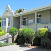 Отель Conifer Beach House, фото 1