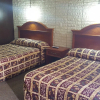 Отель Breezwood Motel, фото 4