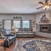 Отель Cozy Up Haus, 3BRs, Game Room, Deck, Wi-Fi, Sleeps 8, фото 2