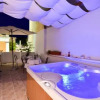 Отель Old Town Jacuzzi Suite, фото 13