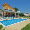 Отель Villas in Kanfanar With 4 Bedrooms and 5 Bathrooms, фото 33