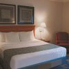 Отель La Quinta Inn & Suites by Wyndham Houston Bush IAH South, фото 4