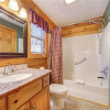 Отель Cubs Corner - Three Bedroom Cabin, фото 9