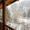 Отель Iconic Log Cabin Escape Idaho Springs Hot Tub, фото 16