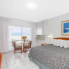 Отель Days Hotel - Thunderbird Beach Resort, фото 3