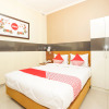 Отель OYO 450 Semampir Residence, фото 5