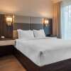 Отель Les Suites Victoria, Ascend Hotel Collection в Гатине