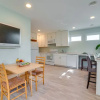 Отель Bellevue Abode: Balcony, 13 Mi to Downtown Seattle, фото 19