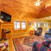 Отель Charming Boone Cabin < 9 Mi to Appalachian Ski Mtn в Буне