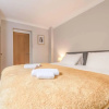 Отель Stylish Apartment 5 Min Walk To Castle & Parking!, фото 7