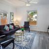 Отель Charming 4br/2ba Only 5 Mins Downtown & Riverwalk, фото 13