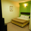 Отель OYO 43962 Ezzy In Hotel, фото 2