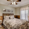 Отель Worth the Wait, 3 Bedrooms, Gas Grill, Air Conditioning, WiFi, Sleeps 6, фото 2