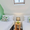 Отель Majestic Mews Apartment Super Central Sleeps 2 to 8 Guests Free Wifi, фото 2