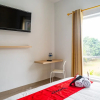 Отель Formerly Reddoorz Plus Near Teras Kota 3, фото 4