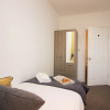 Отель Newly Refurbished 3 Bedroom House, фото 6