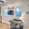 Отель Central & Cozy Houston Studio - Pets Welcome!, фото 13