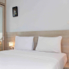 Отель Comfy And Minimalist Studio At Mustika Golf Residence Apartment, фото 3