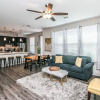 Отель Rooftop Pool, Views, Close to Shops & Dining 1131, фото 33