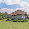 Отель OYO Homes 90850 Cibeunying Eco Tourism Homestay Cibodas Maribaya 2, фото 16