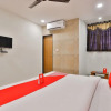 Отель OYO 16675 Hotel Krishna Inn, фото 20