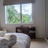 Отель Birdsong Hideaway two-bedroom suite in Browns Bay, фото 7