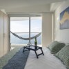 Отель Stunning Highrise Seafront Apartment by Huespedia 4004, фото 3