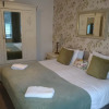 Отель 5 Bedrooms/sleeps 10-12/free Wifi & Parking/garden, фото 5
