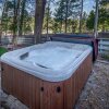 Отель Hill Top Mountain View - Four Bedroom Cabin with Hot Tub, фото 8