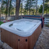 Отель Hill Top Mountain View - Four Bedroom Cabin with Hot Tub, фото 7