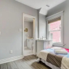 Отель Elevate Rooms near Allan Gardens, фото 3
