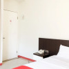Отель RedDoorz near Pantai Pede, фото 2