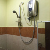 Отель SPOT ON 89857 Azra Inn Rumah Tumpangan, фото 11