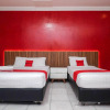 Отель OYO Life 3301 Pondok Eyang Obi, фото 37