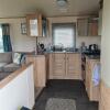 Отель Hot tub hols 3 bed caravan at 42 Kingfisher Court, фото 10