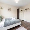 Отель Stunning Ensuite Room In Isleworth TW7, фото 4