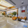 Отель Jinfeng Hotel (Louxing Square Spring Garden Pedestrian Street Store), фото 3