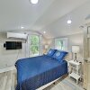 Отель Black Mountain Cottage Stylish Retreat With Hot Tub 2 Bedroom Home в Уивервилле