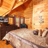 Отель Mountain Majesty 2 Br cabin by RedAwning, фото 4