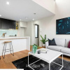 Отель Spacious 2 Bedroom Inner City Townhouse with Private Rooftop, фото 4
