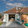 Отель Bosham 3 BR Beach House With Garden Playhouse, фото 1