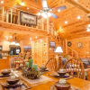 Отель Denali Private Cabin Includes Xbox, Hot Tub, and Stone Pizza Oven by Redawning, фото 4
