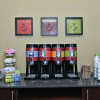 Отель Hampton Inn & Suites Greensboro/Coliseum Area, фото 13