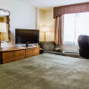Отель Quality Inn & Suites Near the Theme Parks, фото 17