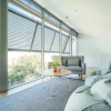 Отель Santorini on Seaview-Beachside Living - Sauna - Wifi, фото 37