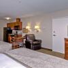 Отель Candlewood Suites Burlington South, an IHG Hotel, фото 7