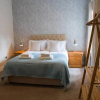Отель Stunning Edinburgh 1820s stables converted studio, фото 18