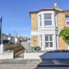Отель Seaside Cottage Moments From Ryde s Golden Sands Sleeps 4, фото 21